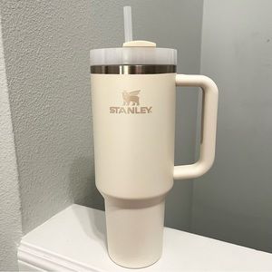 NWOT Stanley 40oz Quencher